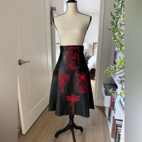 Alexander McQueen Pre-Fall 2018 Embroidered Lamb Leather A-Line Skirt – IT 42 - Picture 2 of 15